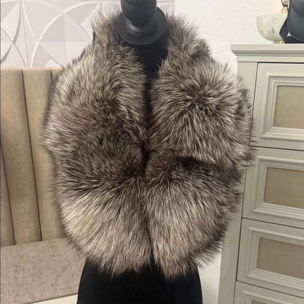 SAGA FOX FUR THICK COLLAR SILVER FOX